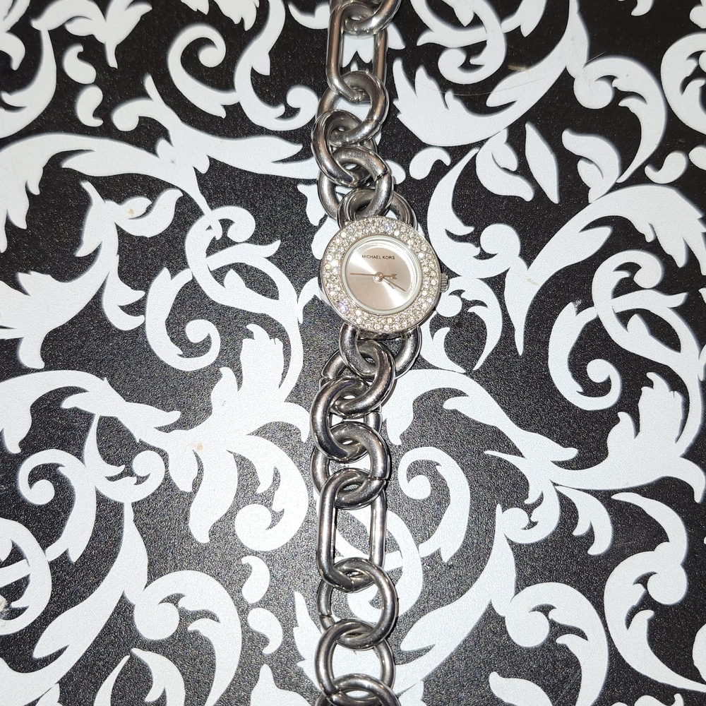 🤑SOLD🤑Michael Kors WatchStainless Steel Chain Link With Crystal Bezel - Picture 2 of 7